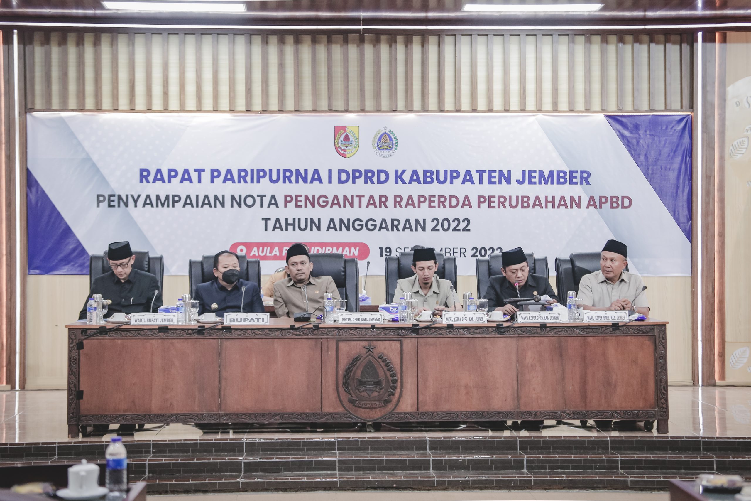 RAPAT PARIPURNA DPRD JEMBER SOROTI MUNDURNYA SEKDA MIRFANO DAN HUTANG WASTAFEL