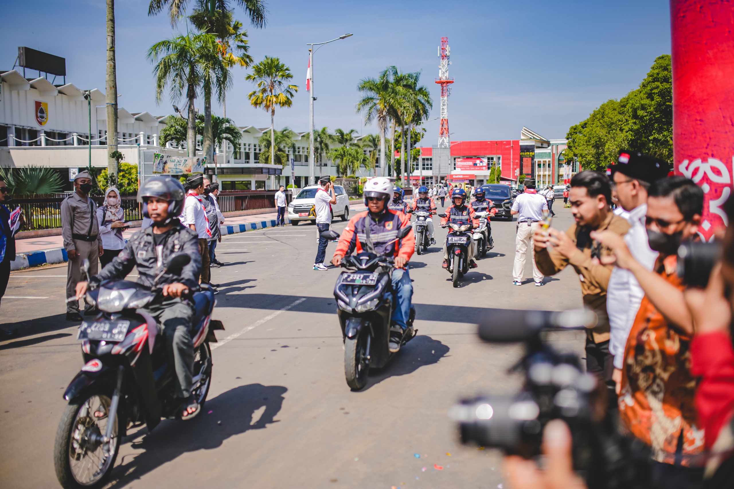 BERKAH AKHIR TAHUN, PENGEMUDI OJEK DI JEMBER DAPAT SUBSIDI 50 LITER BBM DARI PEMERINTAH