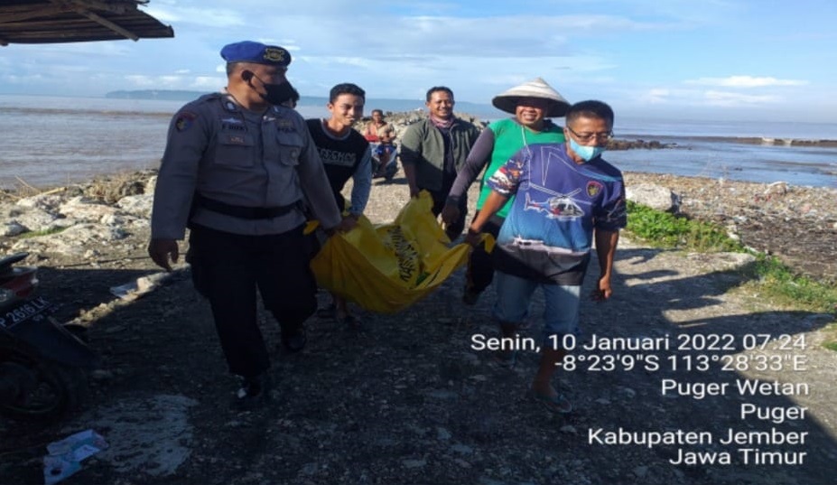 pasutri-terseret-arus-banjir-bandang-panti-istri-ditemukan-di-puger