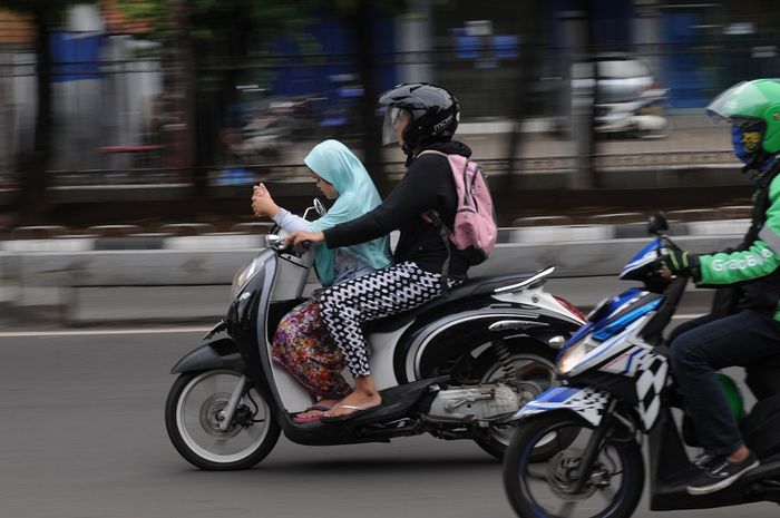 INGAT, PENUMPANG MOTOR BONCENG DI DEPAN BISA DISANKSI TILANG