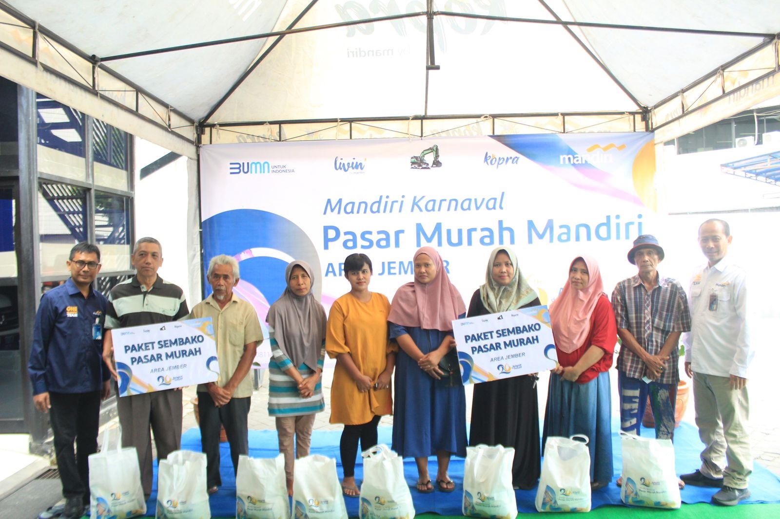 spesial-untuk-masyarakat-bank-mandiri-area-jember-gelar-pasar-sembako-murah-di-hut-ke-26