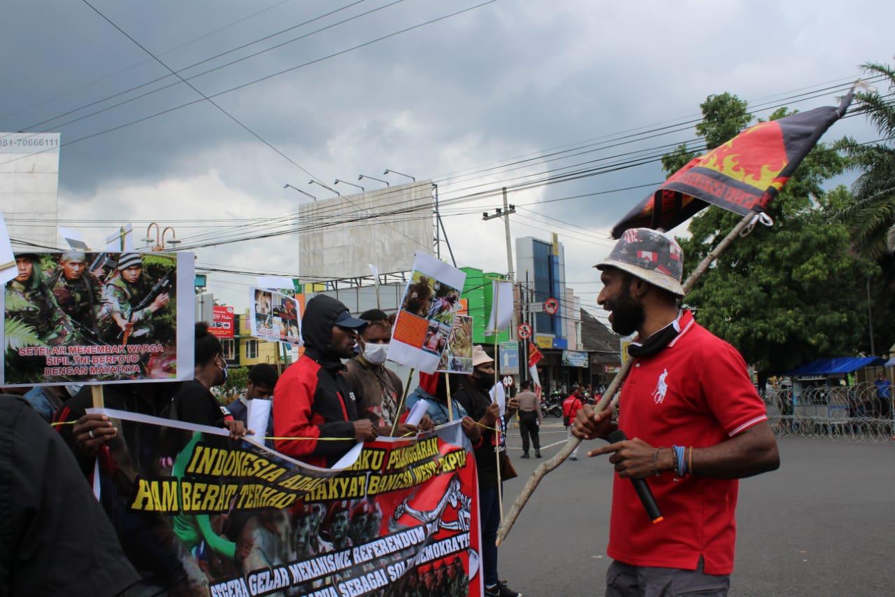 AMP Jember Desak Presiden Selesaikan Persoalan HAM Di Papua.