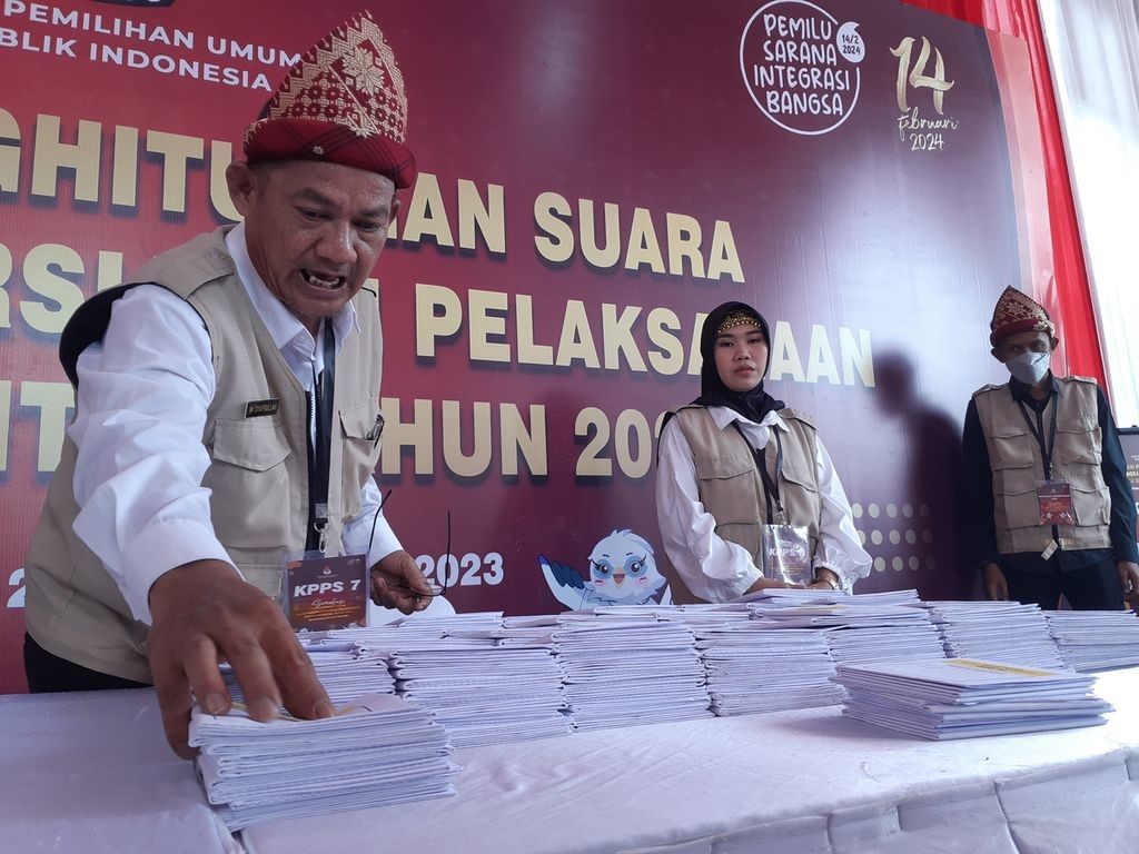 BANYAK PETUGAS KPPS TUMBANG, PENGAMAT MENILAI MEKANISME PENGHITUNGAN SUARA HARUS DIUBAH