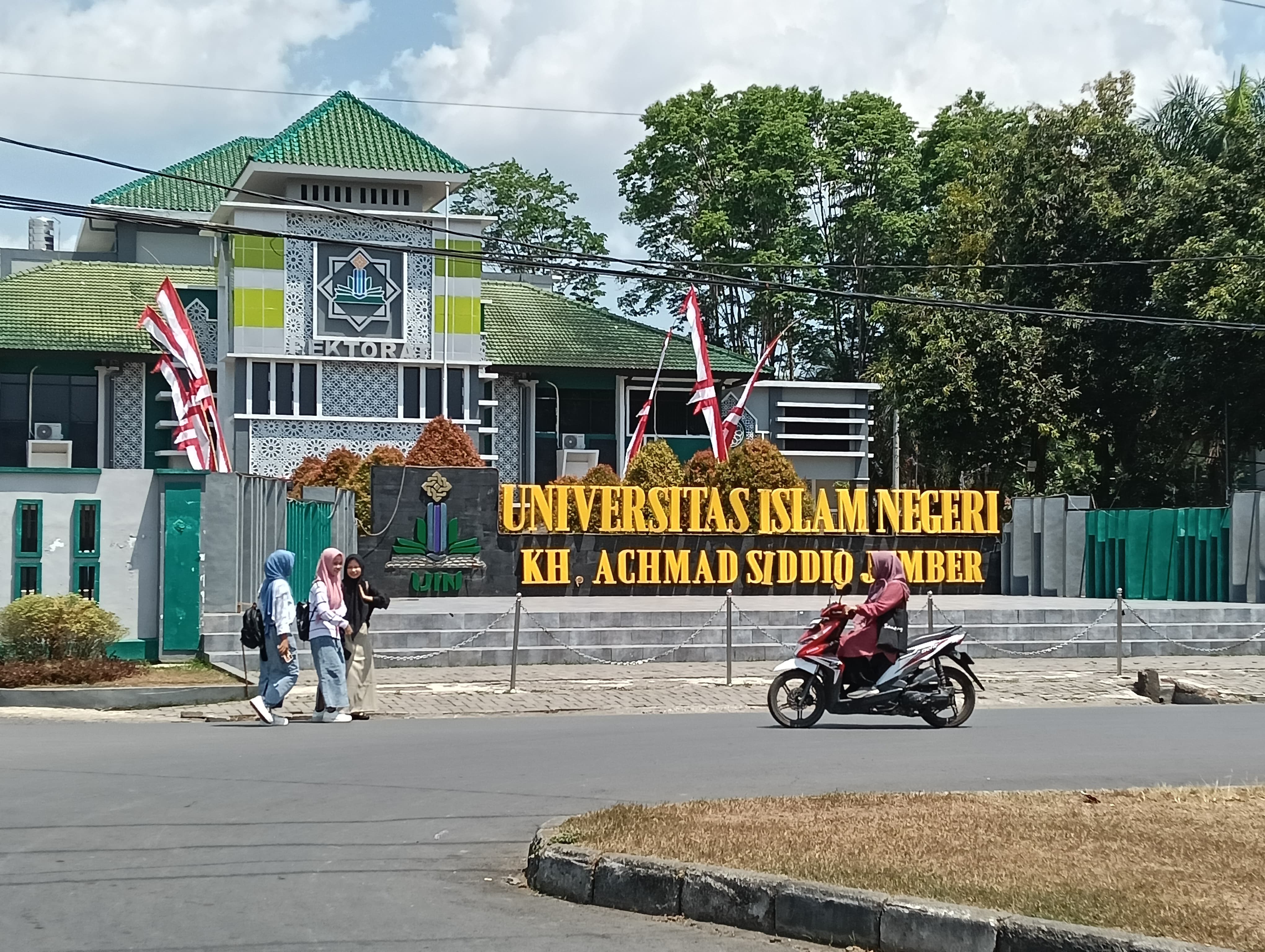 RAIH AKREDITASI UNGGUL, UIN KHAS JEMBER SEMAKIN PERCAYA DIRI BERSAING DAN KEMBANGKAN MUTU PENDIDIKAN