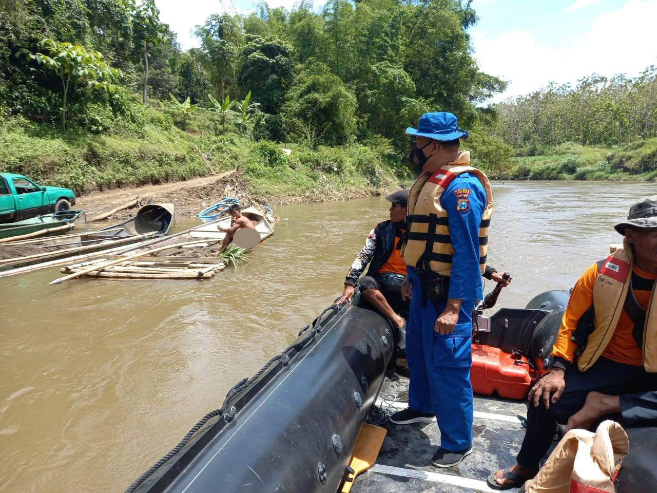 MITIGASI BANJIR ROB DI PUGER, WARGA DAN PENGUNJUNG DIIMBAU JAUHI BIBIR PANTAI SELATAN