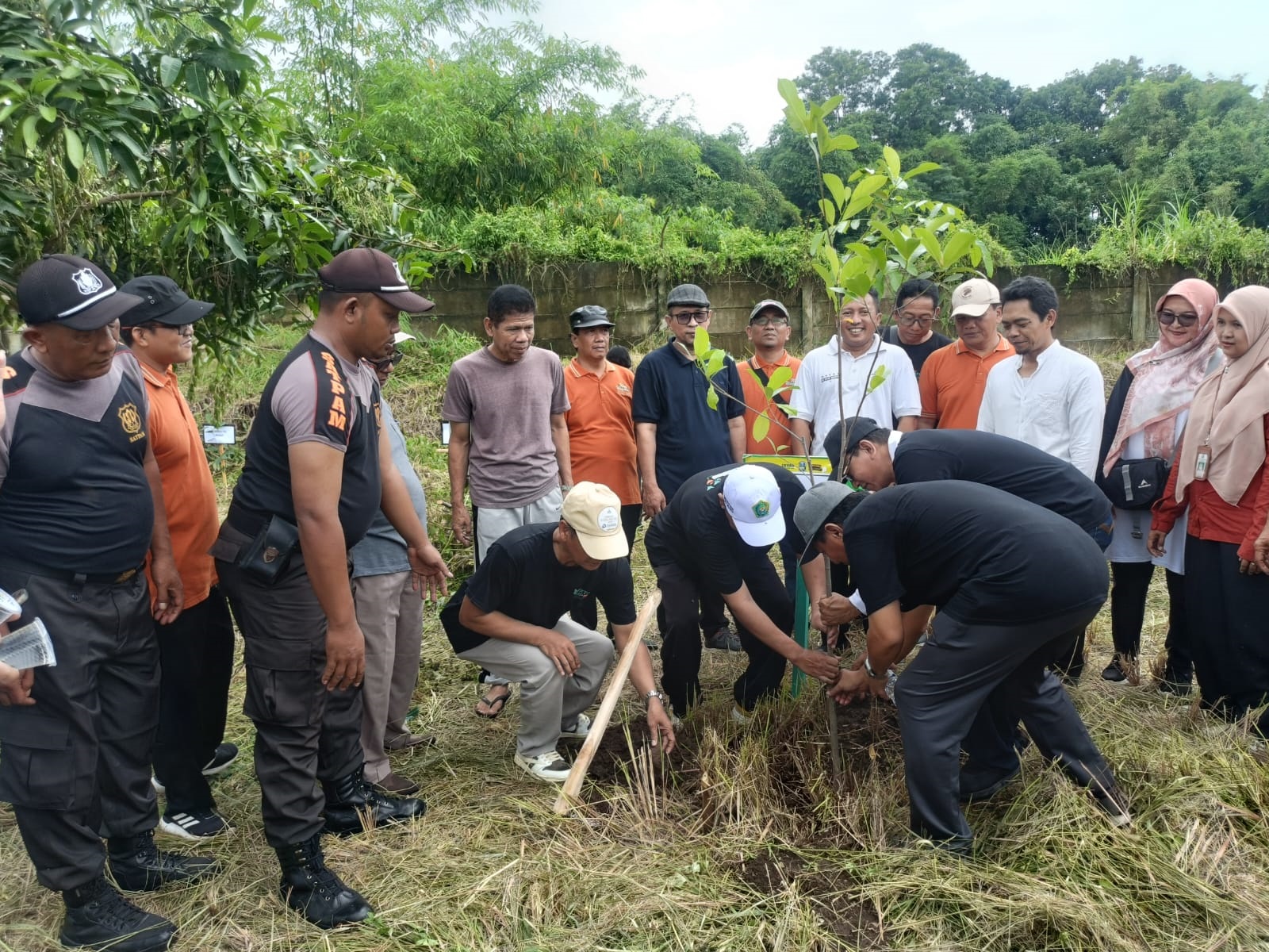 kurangi-polusi-uin-khas-jember-gagas-program-sehari-tanpa-polusi-hingga-tanam-seribu-pohon