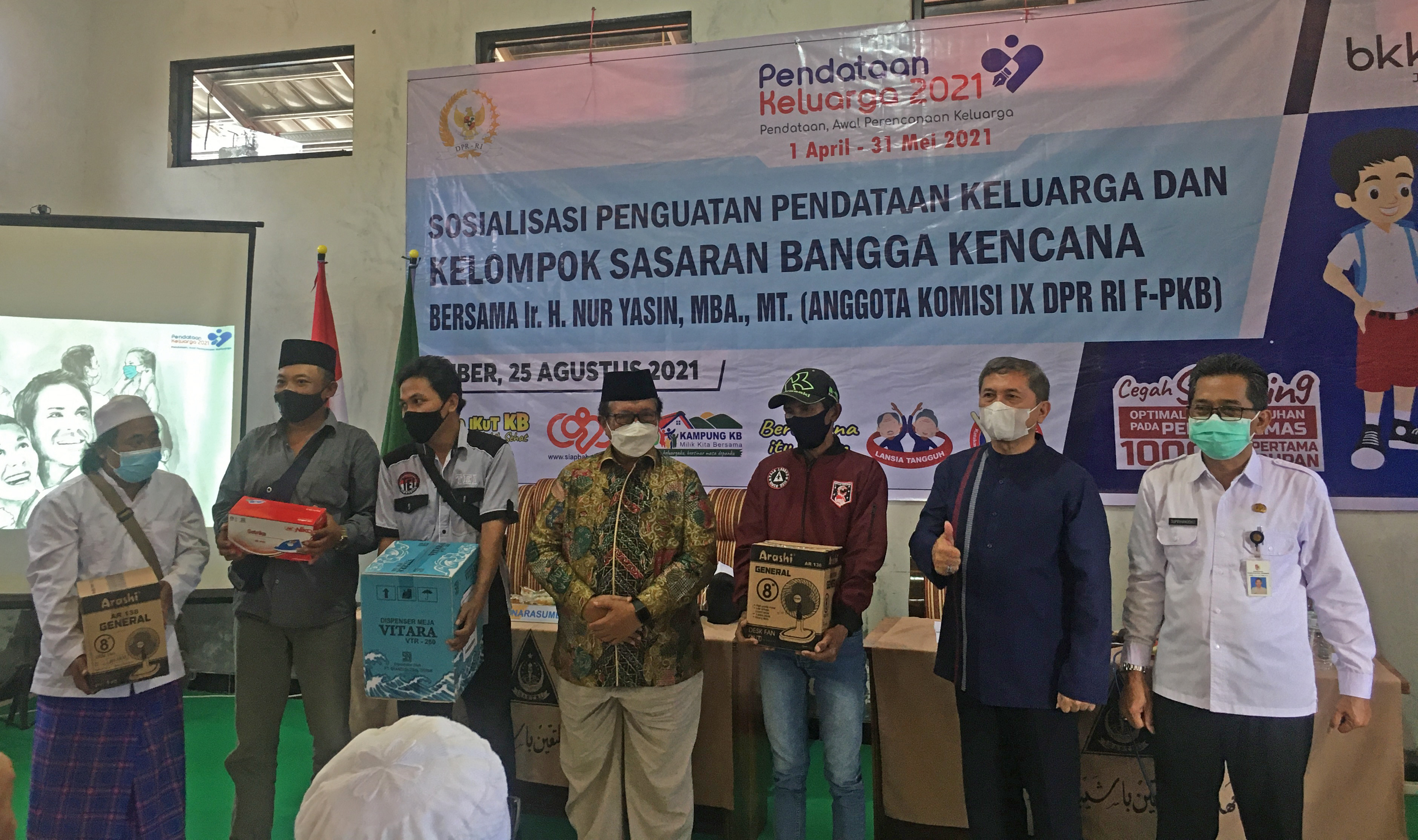 PREVALENSI STUNTING DI JEMBER TINGGI, ANGGOTA DPR RI NUR YASIN SINERGI DENGAN BKKBN BERI SOSIALISASI