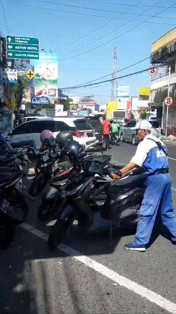 JUKIR DI JEMBER INI NYALEG KARENA INGIN CIPTAKAN LAPANGAN PEKERJAAN