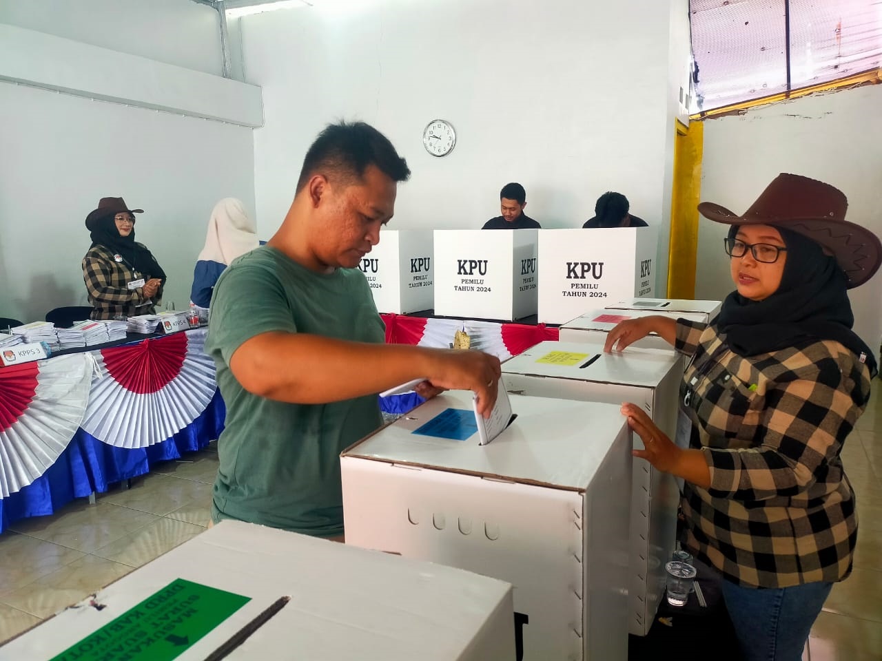 ANTISIPASI PETUGAS  KPPS KELELAHAN, DINKES JEMBER PANTAU HINGGA TIGA HATI KEDEPAN 