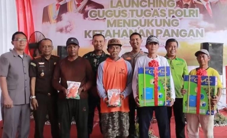 gugus-tugas-polri-polres-jember-tanam-jagung-di-lahan-seluas-15oo-m2