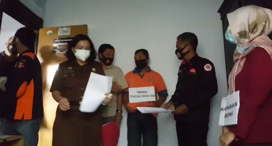 BERKAS KASUS SUAMI BUNUH ISTRI DI BANGSALSARI DILIMPAHKAN KE PN JEMBER