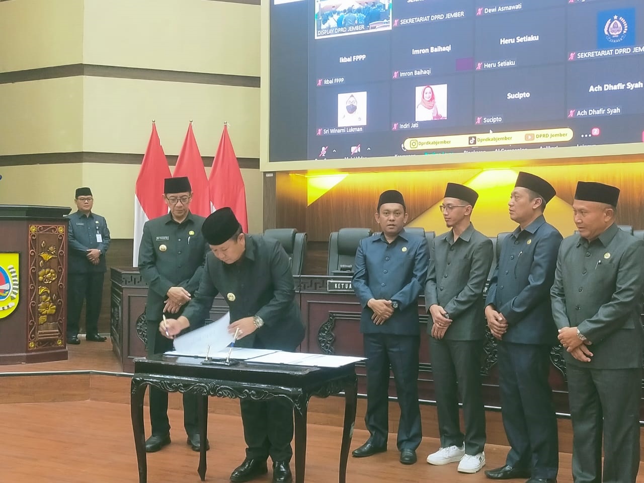 SAH, MILIKI PERDA PESANTREN PEMKAB JEMBER KINI BISA BERIKAN HIBAH KE PESANTREN