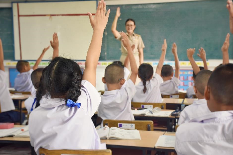 ORANG TUA BIJAK, BISA KURANGI CEMAS SAAT  MELEPAS ANAK SEKOLAH