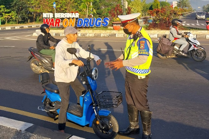 PENGGUNAAN SEPEDA LITRIK BERPEDAL DI JALAN RAYA TERANCAM KENA TILANG