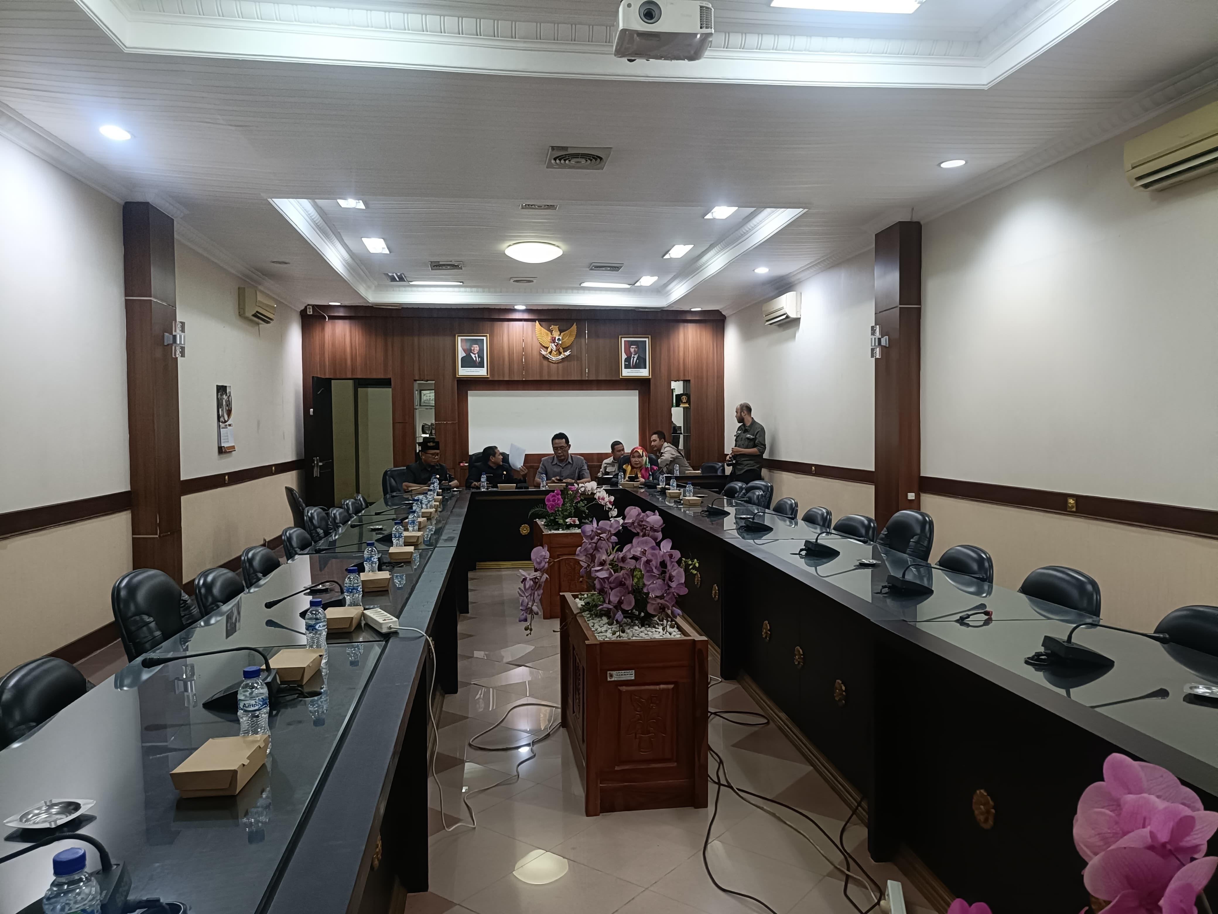 RAPAT PANSUS PILKADA KEMBALI GAGAL, KPU DAN BAWASLU ABSEN