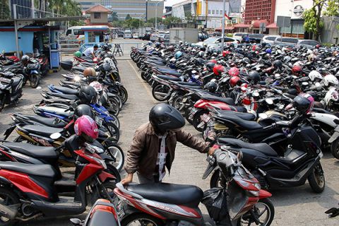 MASYARAKAT JEMBER HARUS TAU HAL INI.  TIDAK DAPAT KARCIS PARKIR BISA MELAPOR KE DISHUB