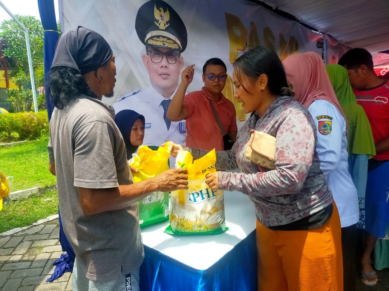 BULOG JEMBER PASTIKAN PASOKAN BERAS MENCUKUPI HINGGA BULAN MEI