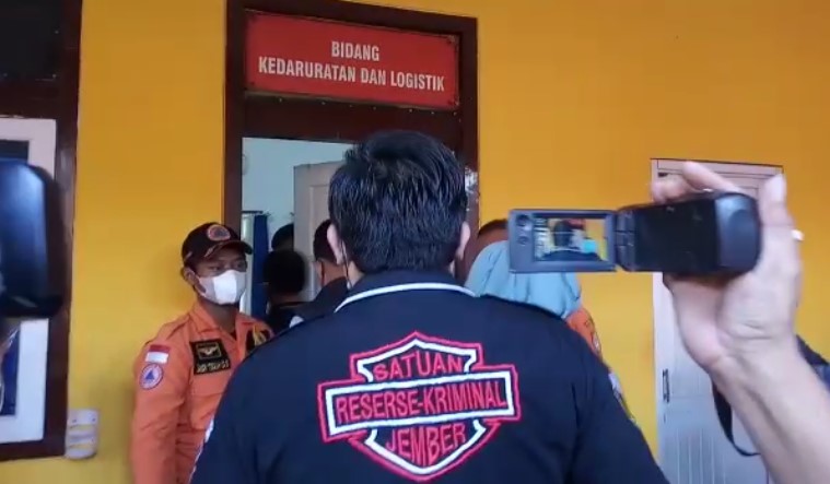 SELIDIKI DUGAAN KORUPSI DANA COVID-19, POLISI GELEDAH KANTOR BPBD JEMBER