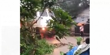 VIRAL KA WIJAYA KUSUMA PARKIR DI DEPAN RUMAH WARGA PATRANG