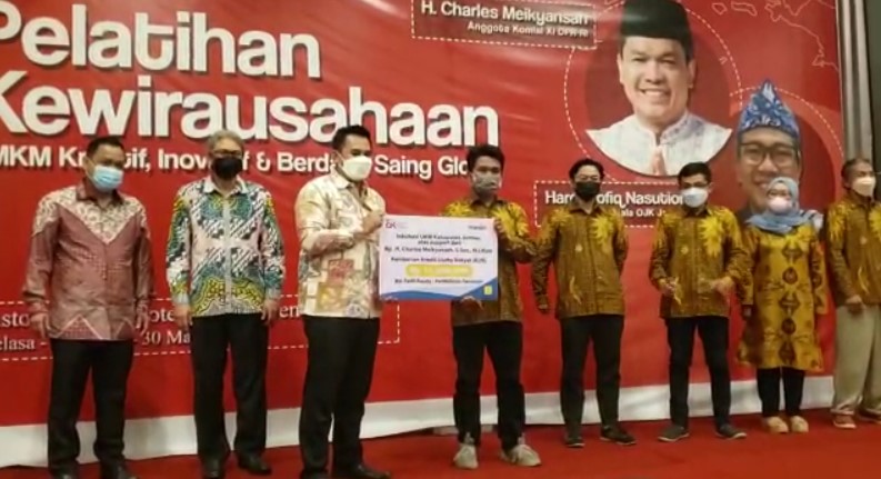 dukung-program-kerja-nasional-dpr-ri-dan-ojk-mandiri-beri-jatah-kur-rp-850-m-untuk-umkm-jember-sepanjang-2022