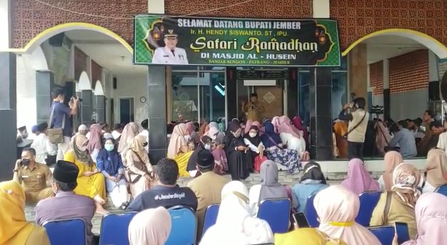 PLT KADISPENDIK JEMBER MINTA GTT/PTT AJUKAN DATA AGAR DAPAT SK BUPATI