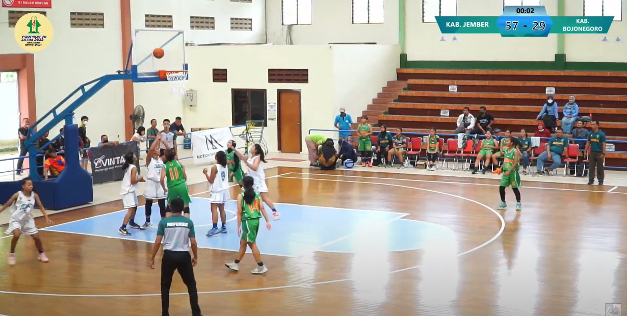 TIM BASKET 5X5 PUTRI UNGGULI BOJONEGORO, PELATIH JEMBER OPTIMIS JUARA GRUP