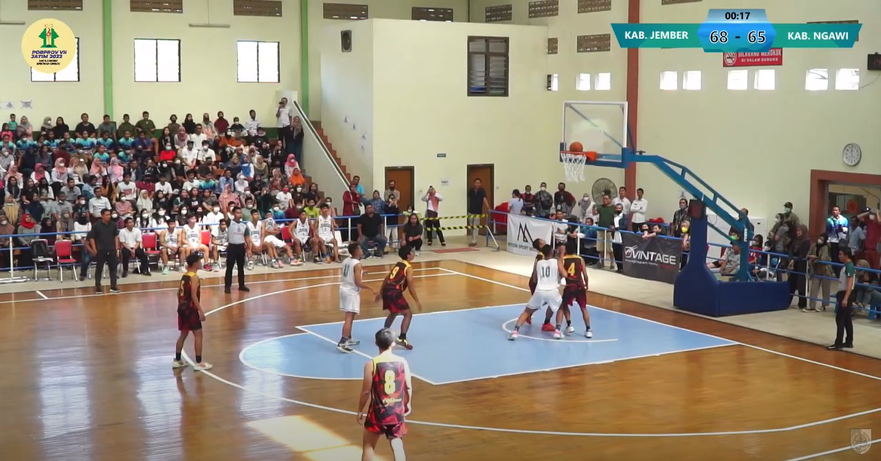 PERTANDINGAN SENGIT LAWAN NGAWI, TIM BASKET PUTRA JEMBER BERHASIL REBUT MEDALI PERUNGGU