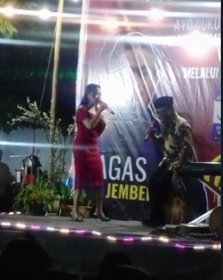 KADES AMBULU MENINGGAL DUNIA DIATAS PANGGUNG, SAMBUT WARGANYA YANG TERELIMINASI KONTES DANGDUT