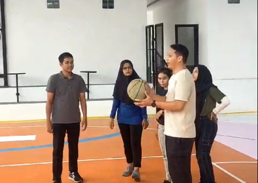 unik-bermain-basket-bisa-dilakukan-sambil-ngafe