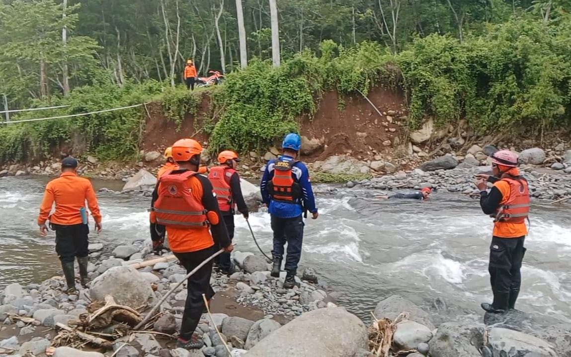 siaga-cuaca-ekstrim-bpbd-jember-gelar-simulasi-penanganan-bencana