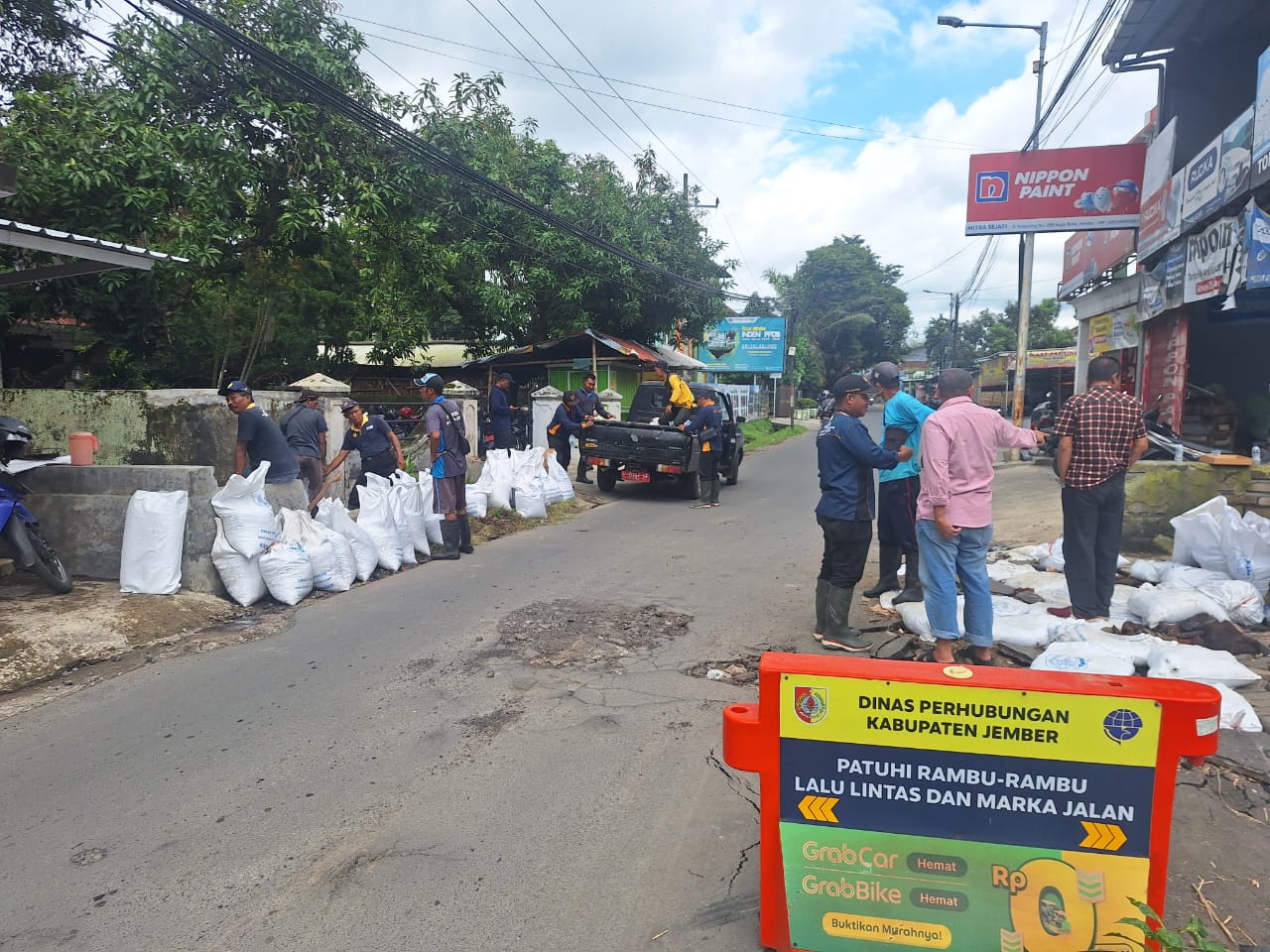 penyebab-banjir-di-jalan-kaliurang-mulai-diperbaiki-manual-alat-berat-tidak-bisa-masuk