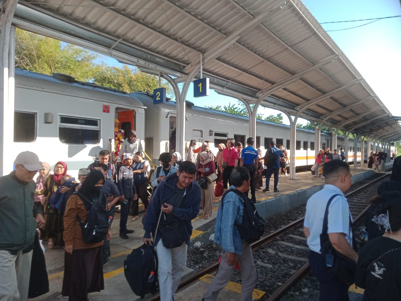 tak-perlu-panik-ini-6-stasiun-baru-yang-dibuka-kai-selama-jalur-gumitir-ditutup