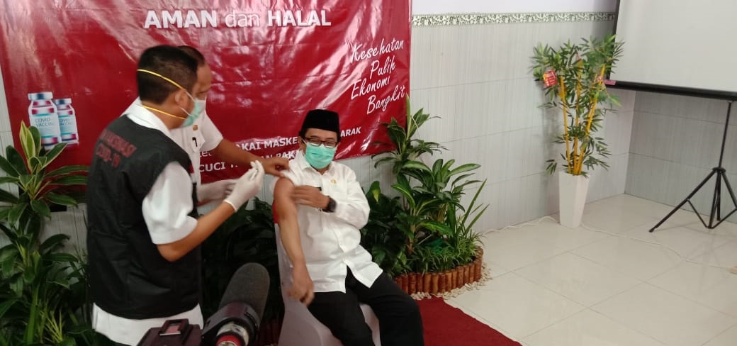 PENCANANGAN VAKSIN TAHAP PERTAMA DI JEMBER, TARGETKAN SELESAI DALAM SEMINGGU