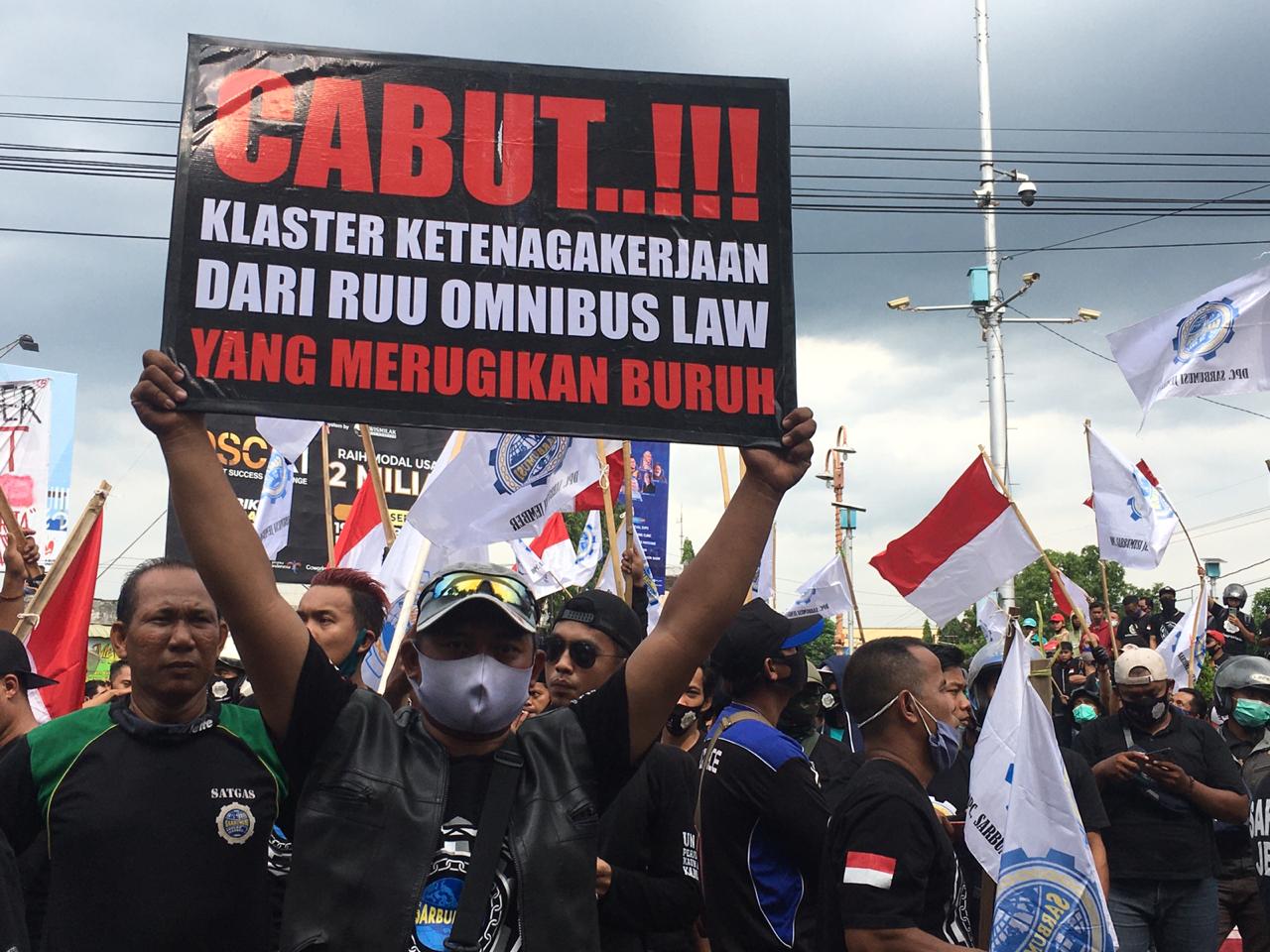 aliansi-anak-bangsa-dan-ulama-jember-desak-dpr-ri-cabut-uu-cipta-kerja