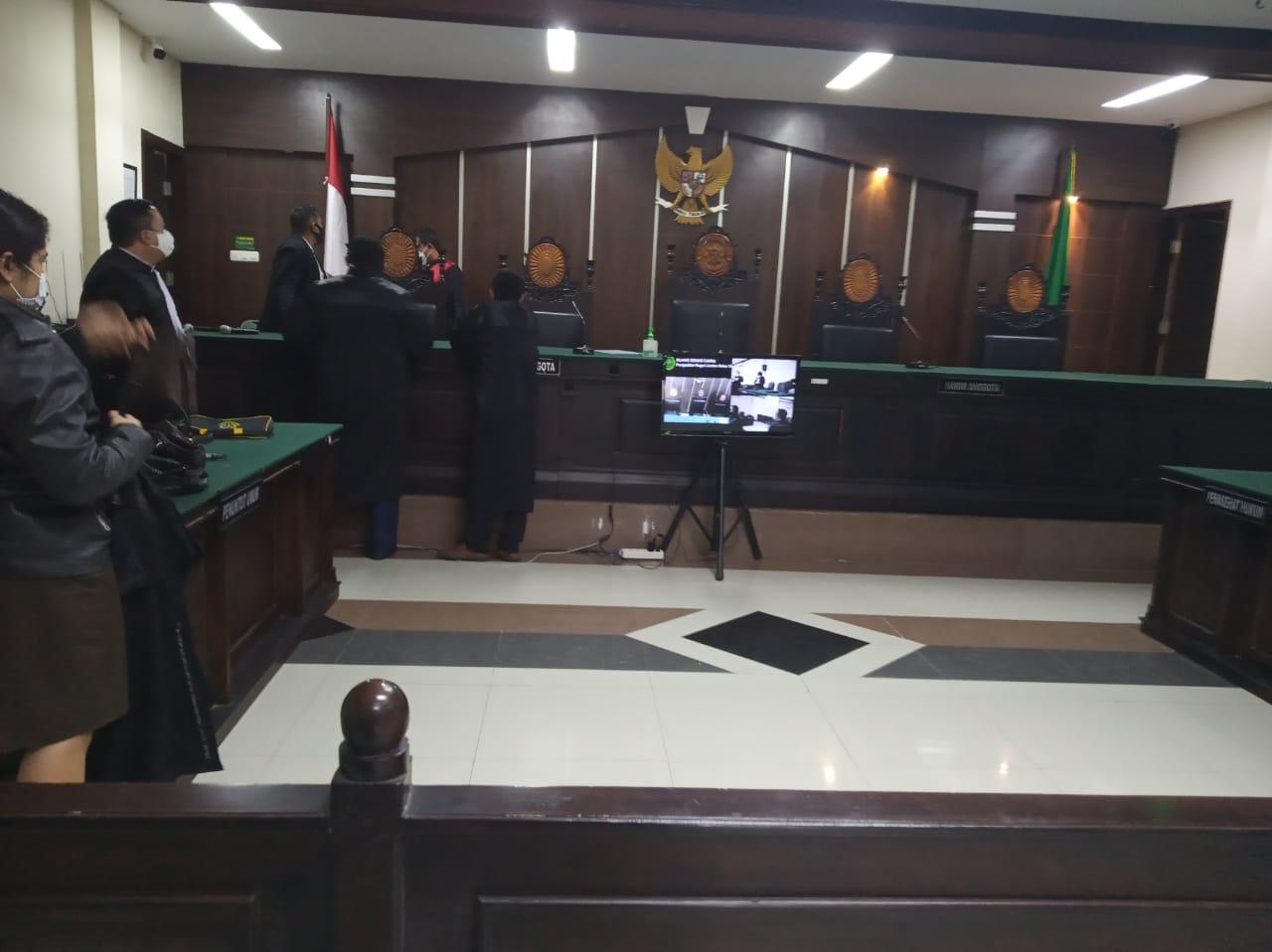 KUASA HUKUM TERDAKWA POLITIK UANG BERHARAP BAWASLU JEMBER LEBIH AKTIF SOSIALISASIKAN ATURAN