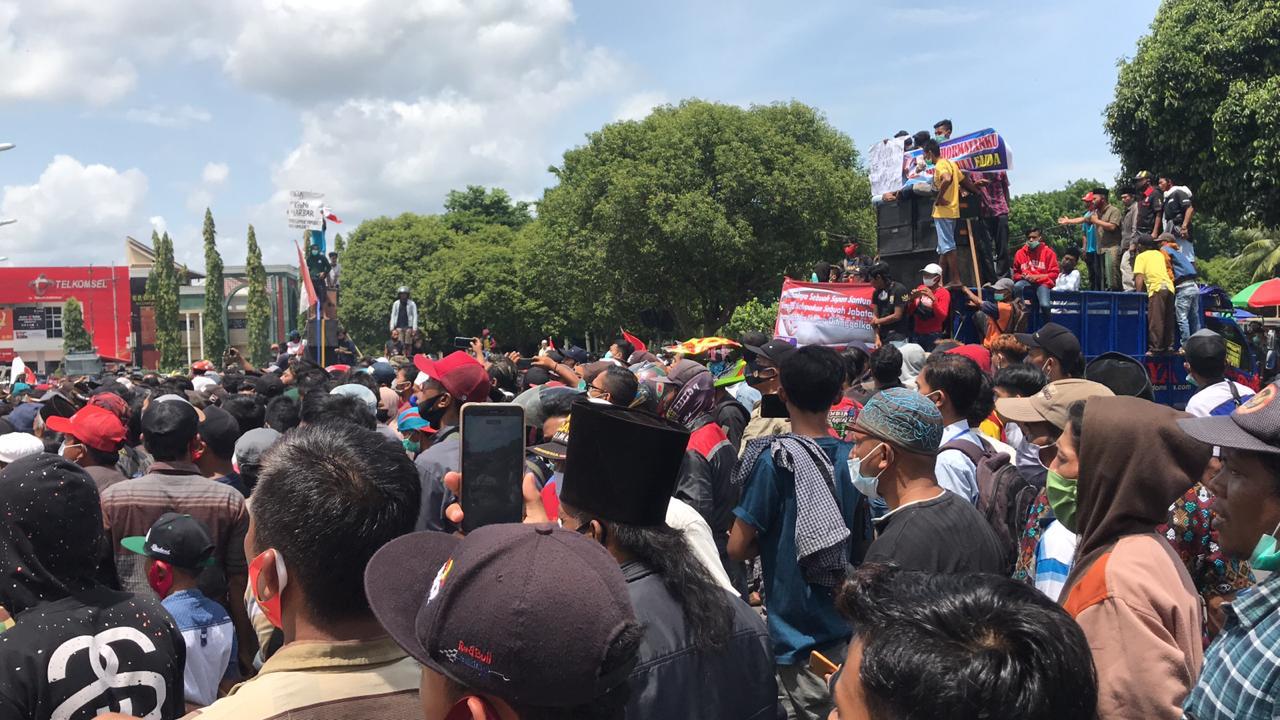 AKSI UNJUK RASA BELA KIAI MUQIT DI JEMBER BERLANGUNG DUA HARI BERTURUT-TURUT