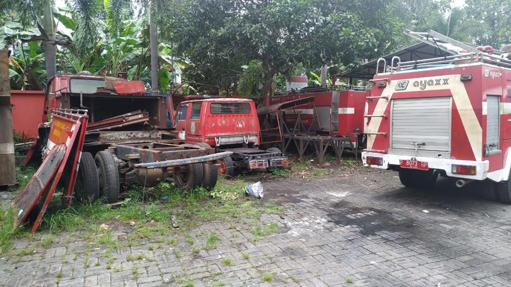 kerja-siang-malam-petugas-honorer-damkar-jember-belum-digaji-dua-bulan