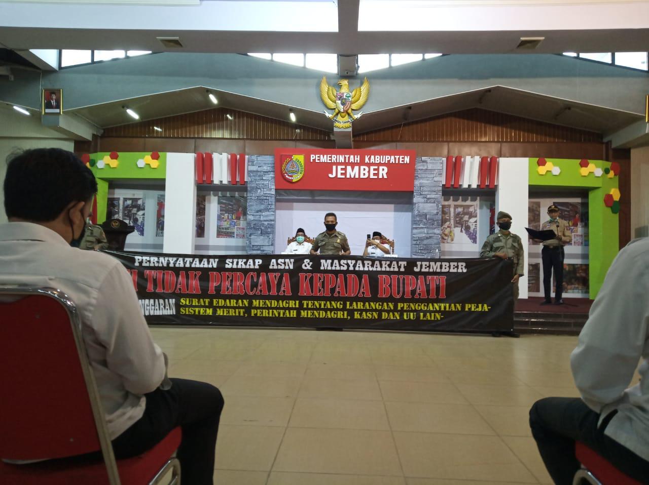 KEBIJAKAN BUPATI DIANGGAP SERING TABRAK ATURAN, RATUSAN ASN JEMBER BERIKAN MOSI TIDAK PERCAYA