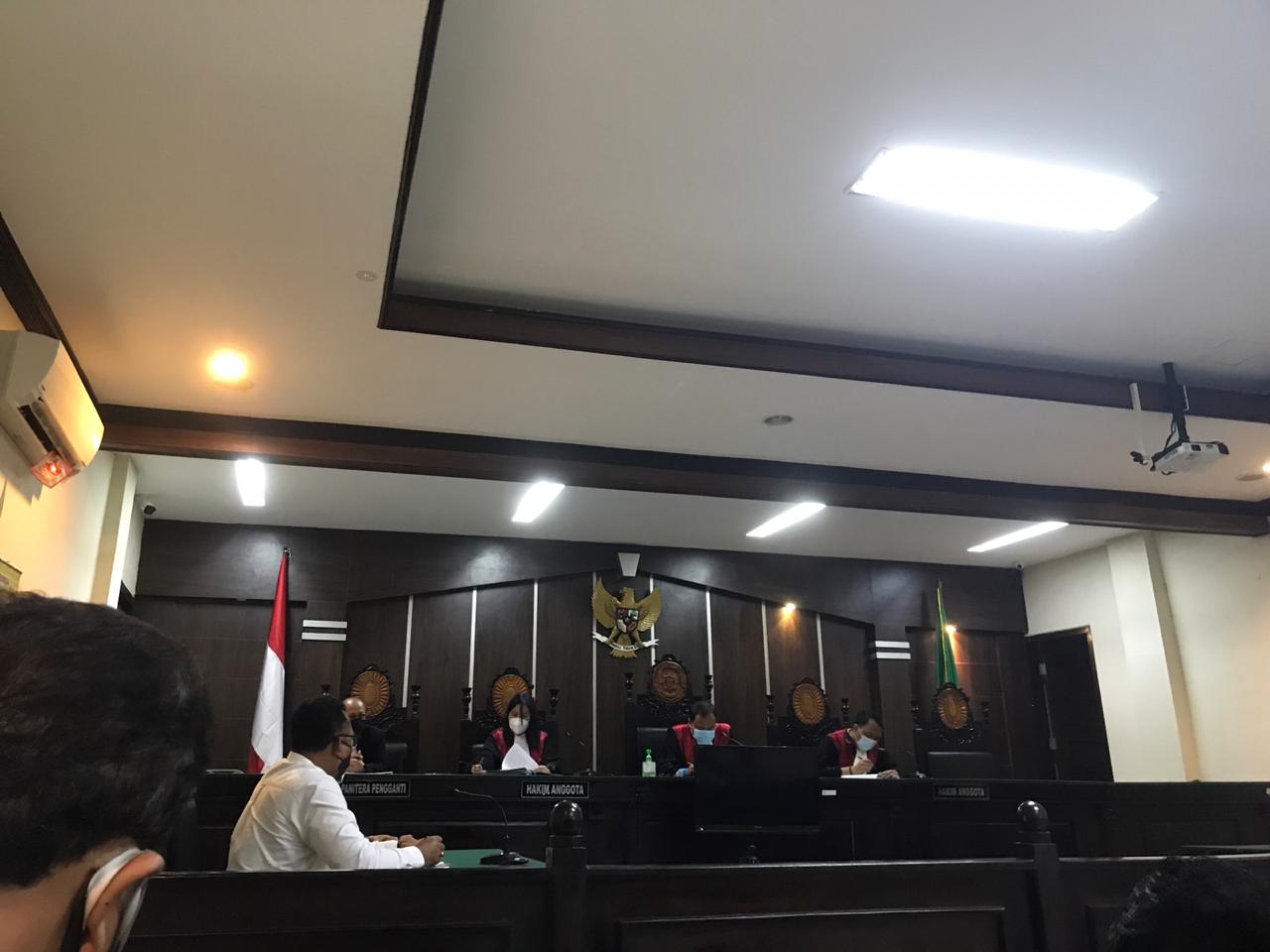 GUGATAN EKS CAMAT TANGGUL TERHADAP BAWASLU JEMBER DAN KASN DITOLAK MAJELIS HAKIM