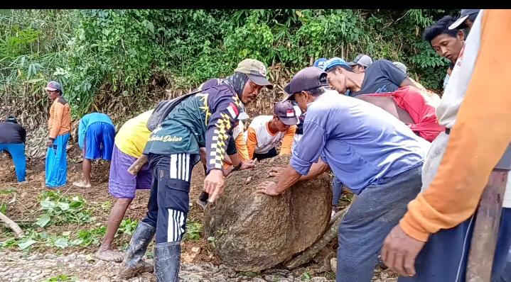 8 TITIK DI SEPANJANG JALAN MENUJU TNMB JEMBER LONGSOR