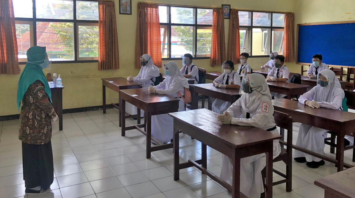 HENDY SIAPKAN BEBERAPA SEKOLAH DI JEMBER UNTUK PILOT PROJECT UJI COBA PEMBELAJARAN TATAP MUKA