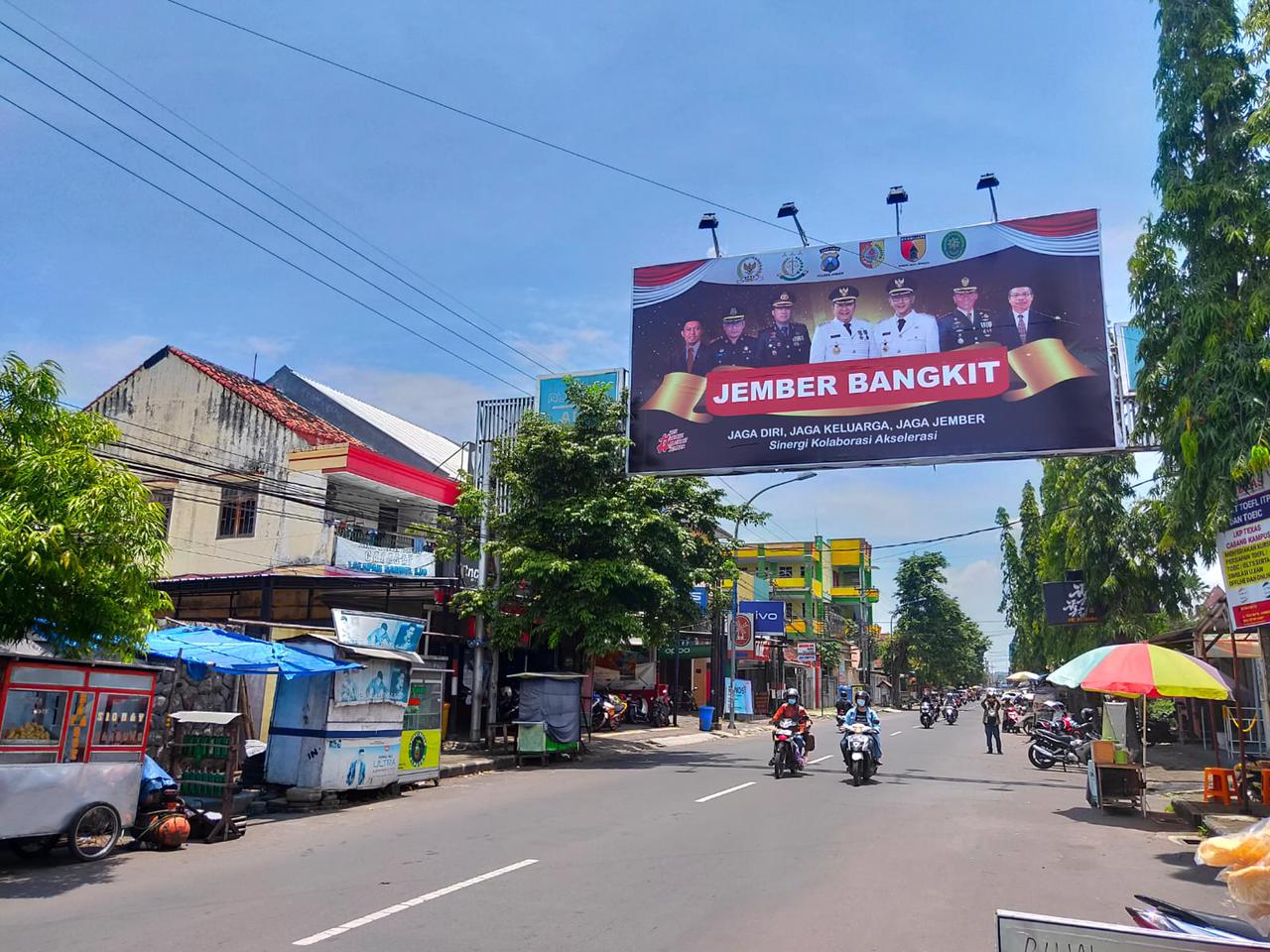 DIANGGAP RENDAHKAN MARWAH DPRD JEMBER, KETUA KOMISI A KRITIK TATA LETAK FOTO FORKOPIMDA DI JALAN JAWA