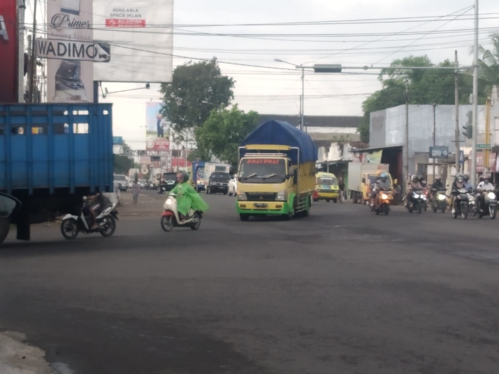 PEMKAB JEMBER SEGERA CARIKAN SOLUSI KEMACETAN DI PEREMPATAN MANGLI