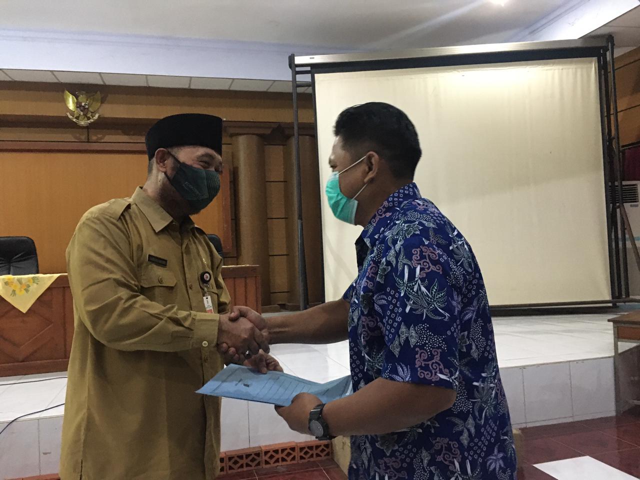 RIBUAN GTT/PTT DI JEMBER TERIMA SK BUPATI DAN DAPAT KENAIKAN GAJI