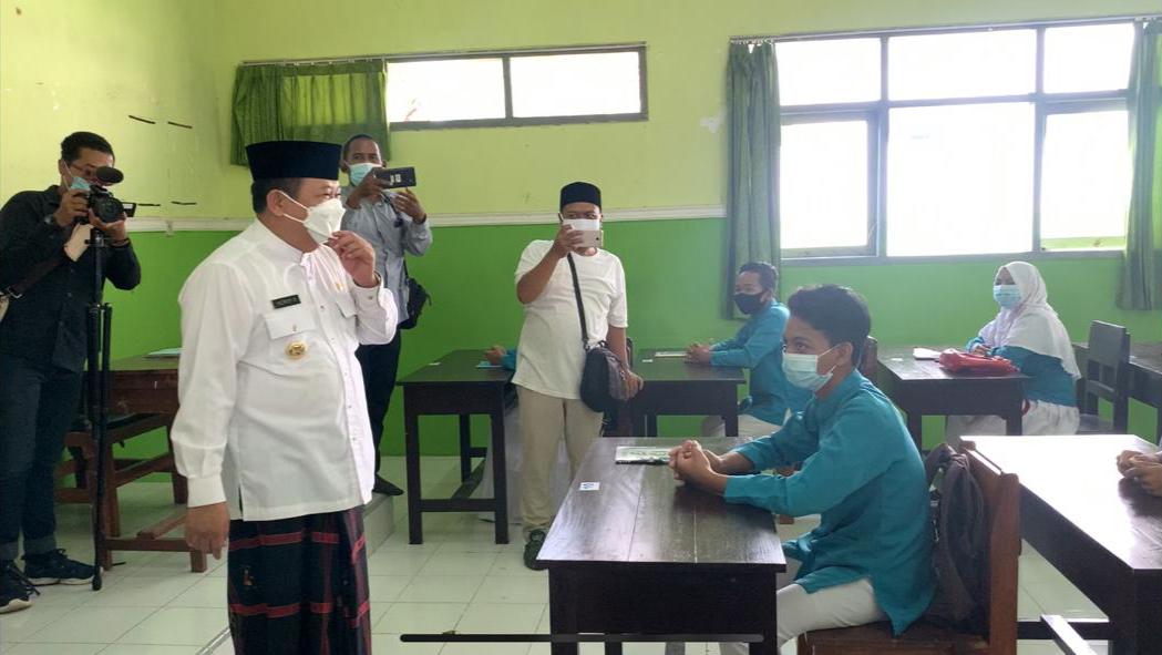 BUPATI DAN DISDIK JEMBER TINJAU LANGSUNG KESIAPAN SEKOLAH