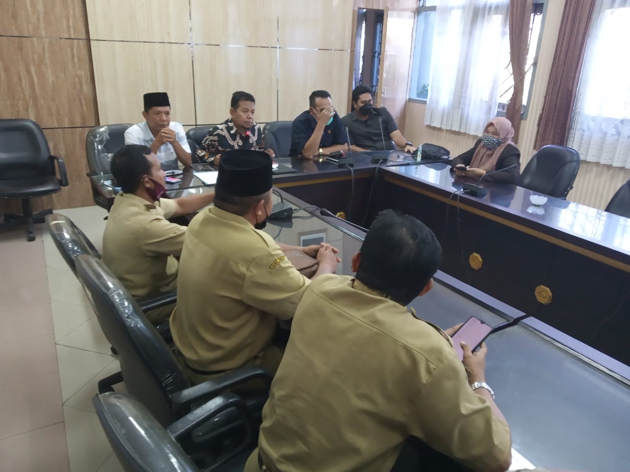 tak-digaji-sejak-januari-perwakilan-perangkat-desa-sampaikan-keluh-kesah-ke-dprd-jember