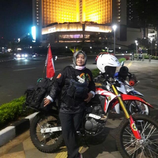 perjalanan-panjang-suami-istri-asal-jember-berkendara-motor-ke-makkah