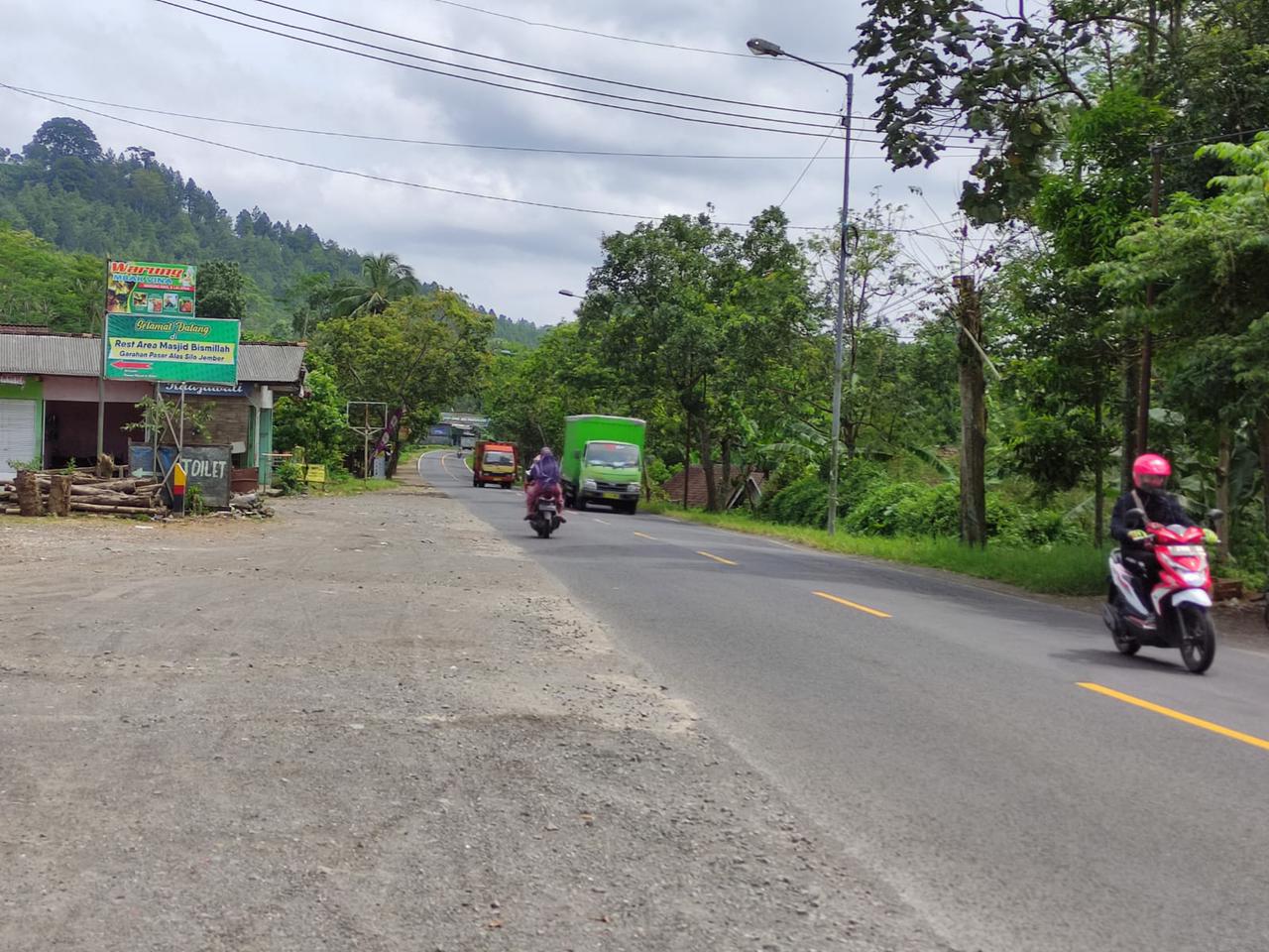 HARI PERTAMA LARANGAN MUDIK, JALUR GUMITIR TERPANTAU LANCAR