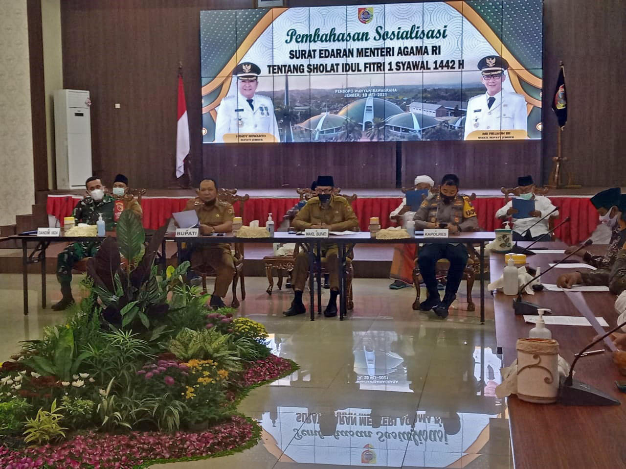 WABUP JEMBER GUS FIRJAUN BERI PENJELASAN SOAL PASAR DI BUKA NAMUN MASJID DIBATASI