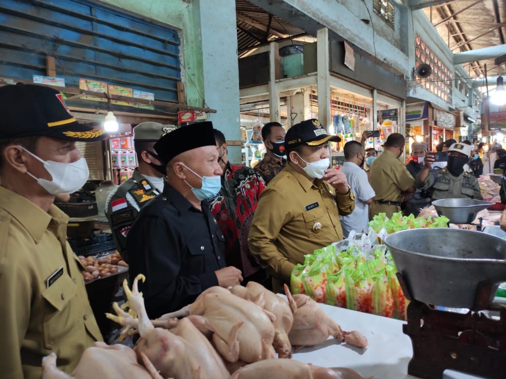 SIDAK KE PASAR, BUPATI JEMBER AKUI DAYA BELI MASYARAKAT RENDAH